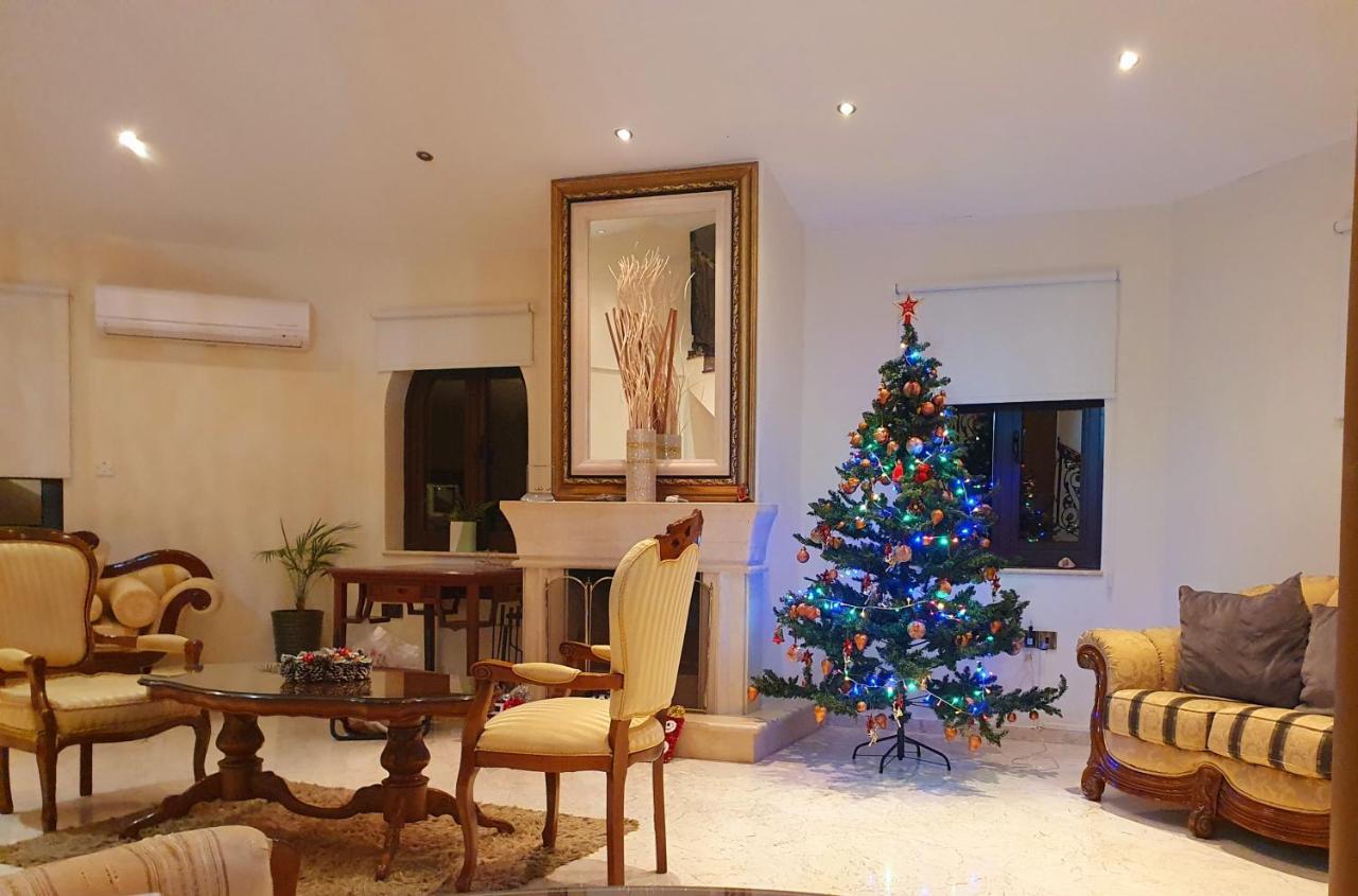 Larnaca Mansion Ideal For 3 Families Or More Exteriér fotografie