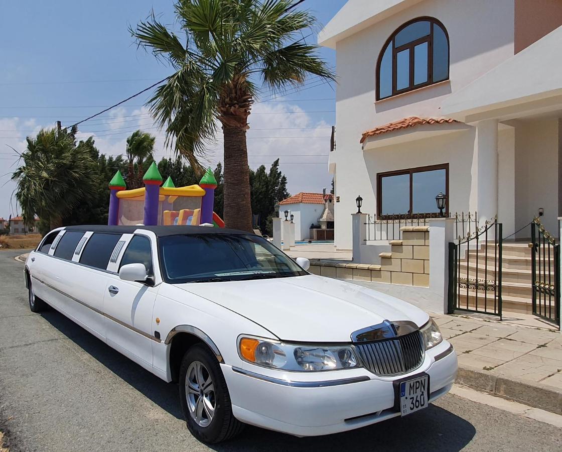 Larnaca Mansion Ideal For 3 Families Or More Exteriér fotografie