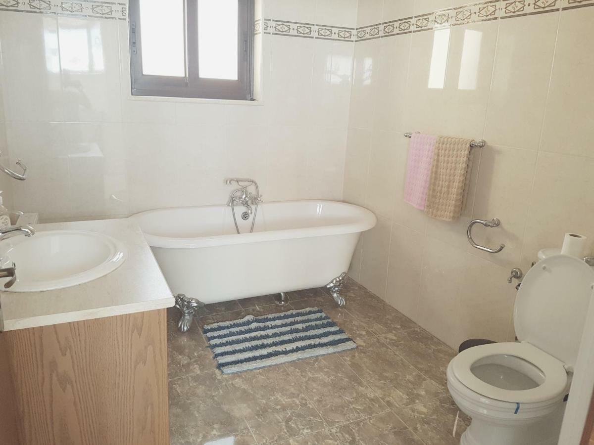 Larnaca Mansion Ideal For 3 Families Or More Exteriér fotografie