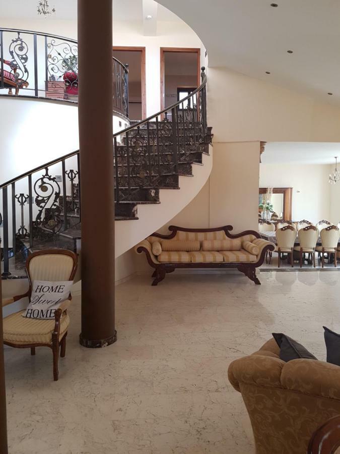 Larnaca Mansion Ideal For 3 Families Or More Exteriér fotografie