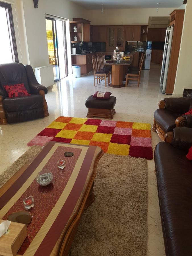 Larnaca Mansion Ideal For 3 Families Or More Exteriér fotografie