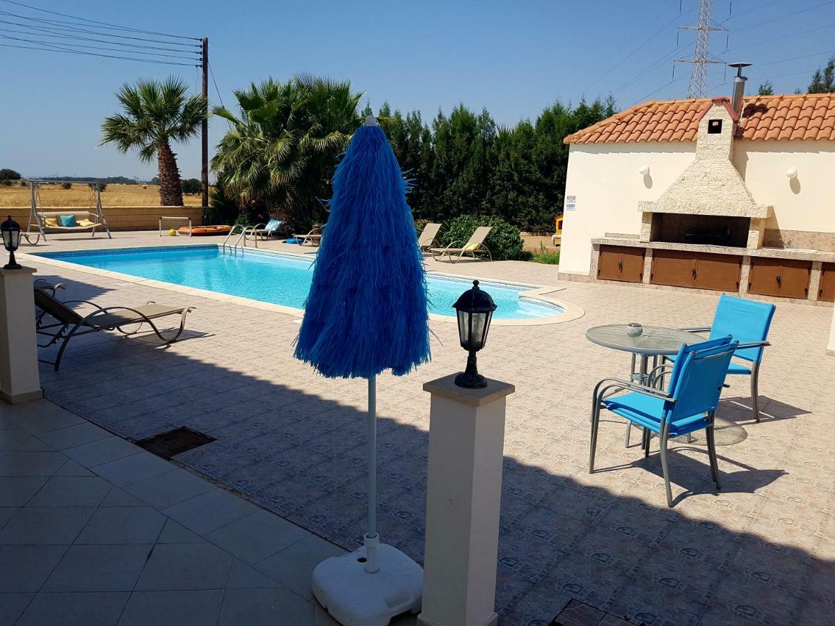 Larnaca Mansion Ideal For 3 Families Or More Exteriér fotografie