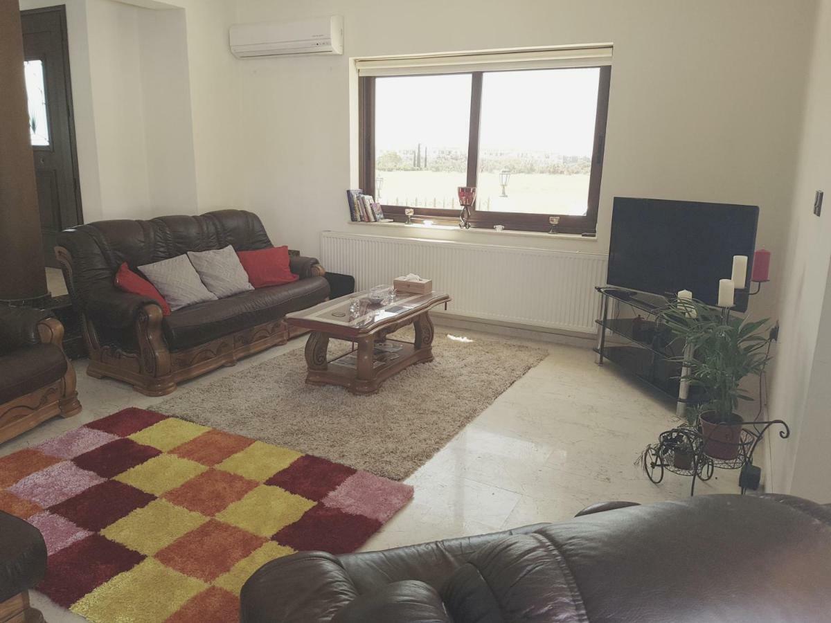 Larnaca Mansion Ideal For 3 Families Or More Exteriér fotografie