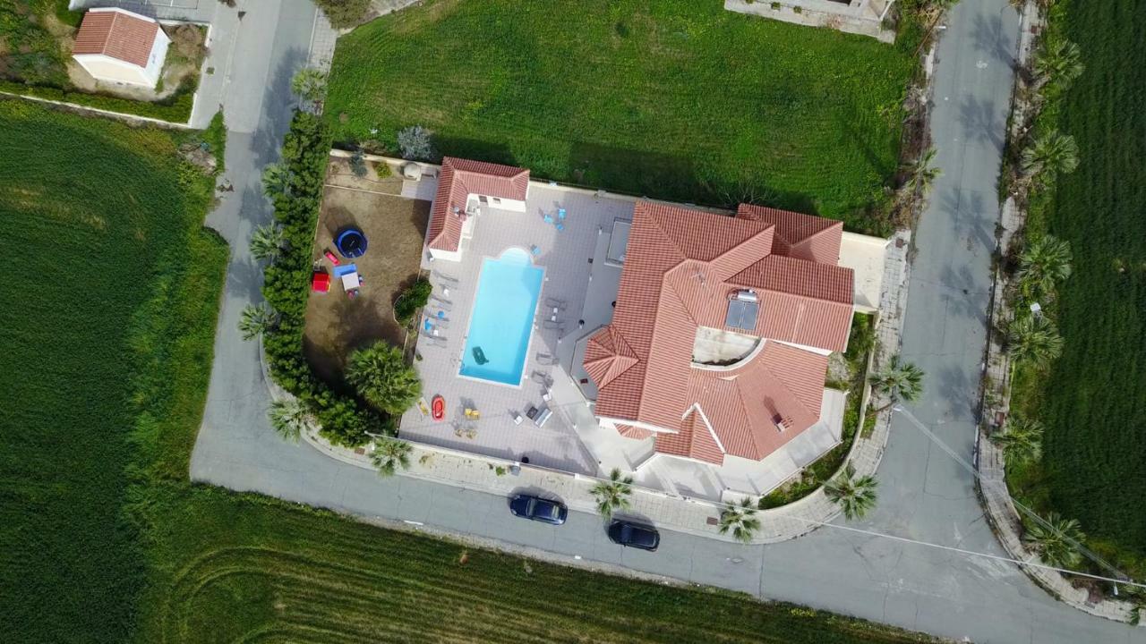 Larnaca Mansion Ideal For 3 Families Or More Exteriér fotografie